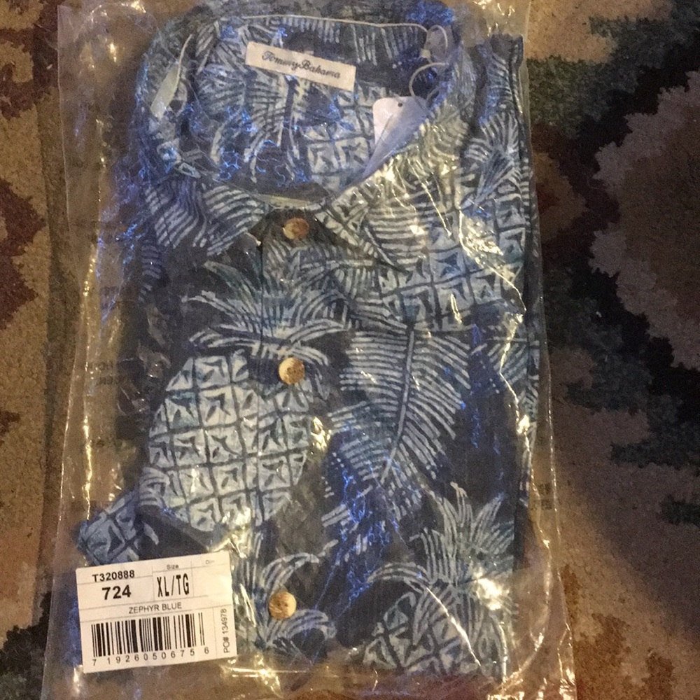 Never worn tommy Bahama button down